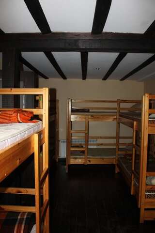 Хостелы Hikers Hostel Велико-Тырново Односпальная кровать в общем номере с 10 кроватями-2