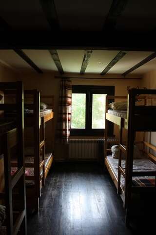 Хостелы Hikers Hostel Велико-Тырново Односпальная кровать в общем номере с 10 кроватями-5